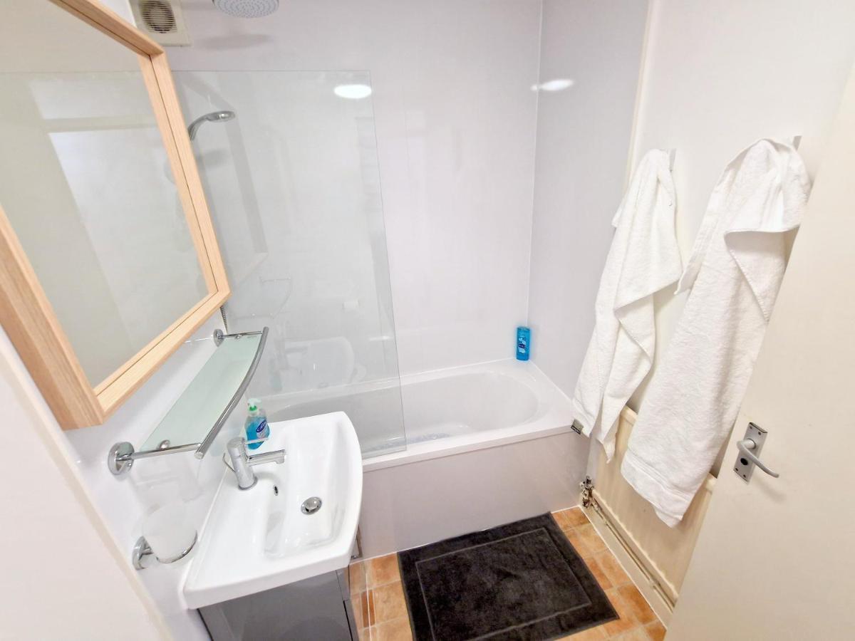 Апартаменти Flat In Battersea, 5 Minutes From Clapham Junction Station Лондон Екстер'єр фото