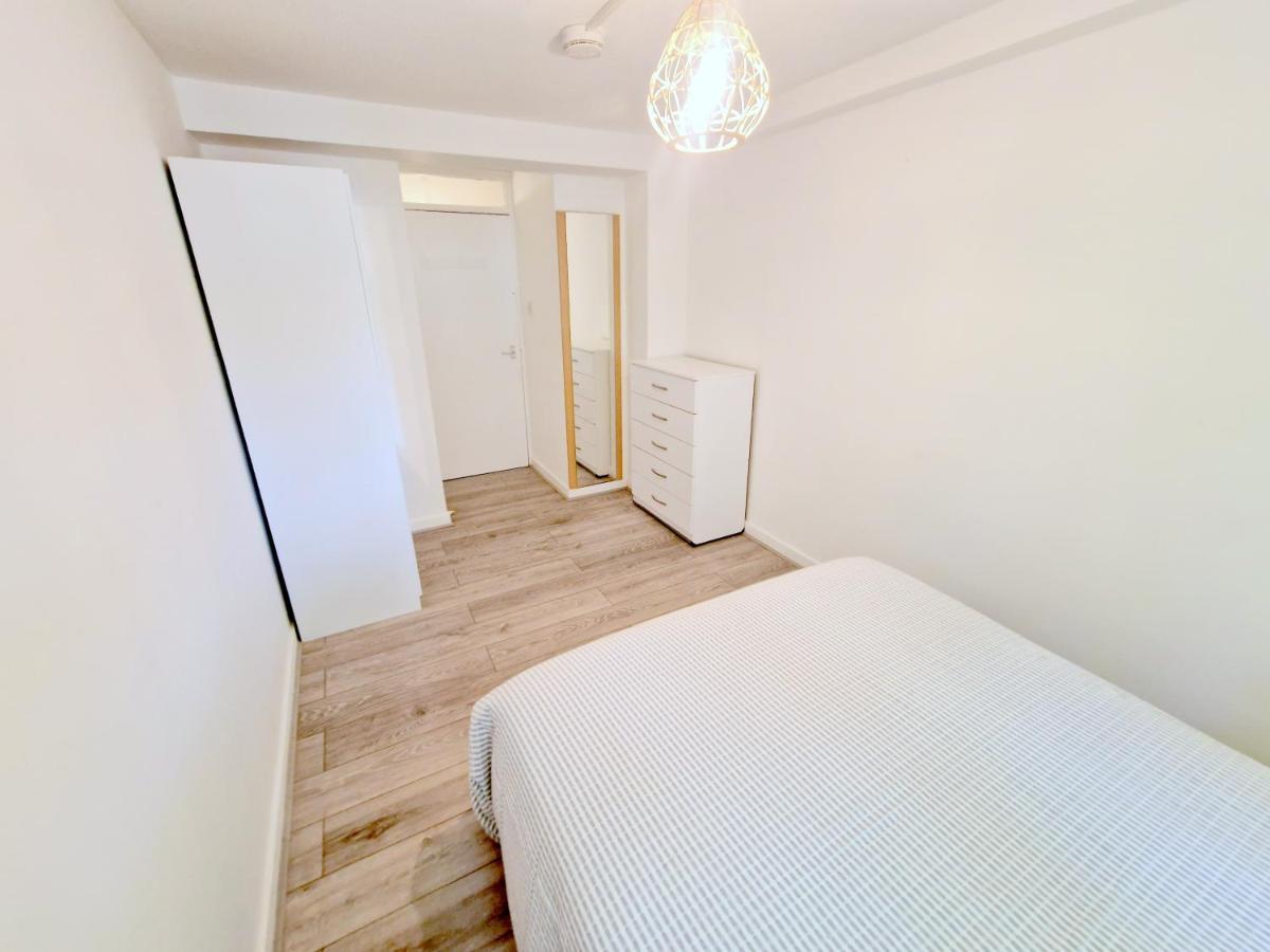 Апартаменти Flat In Battersea, 5 Minutes From Clapham Junction Station Лондон Екстер'єр фото